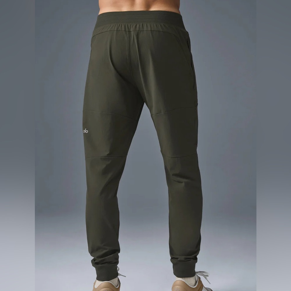 ALO Yoga Co-Op Pant Dark Green